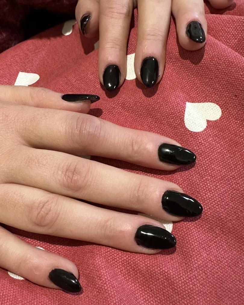 Classic Glossy Black Almond Nails for a Bold and Versatile Nail Idea