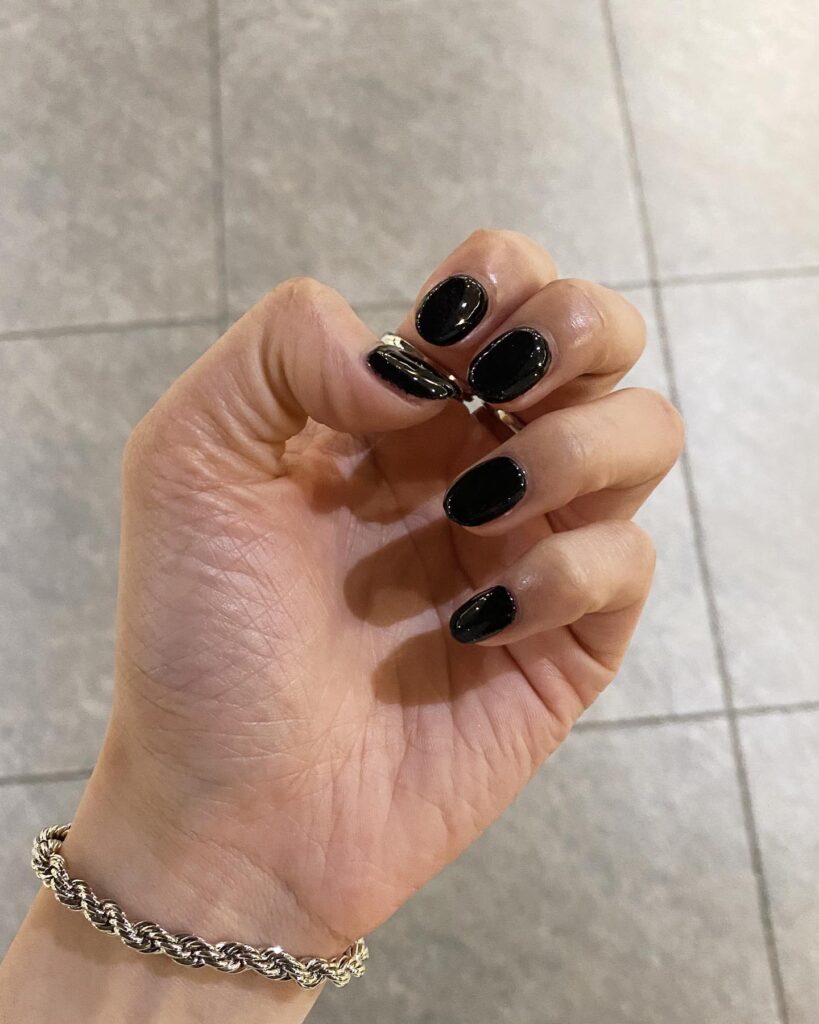 Glossy Short Black Nails for a Timeless Rounded Look