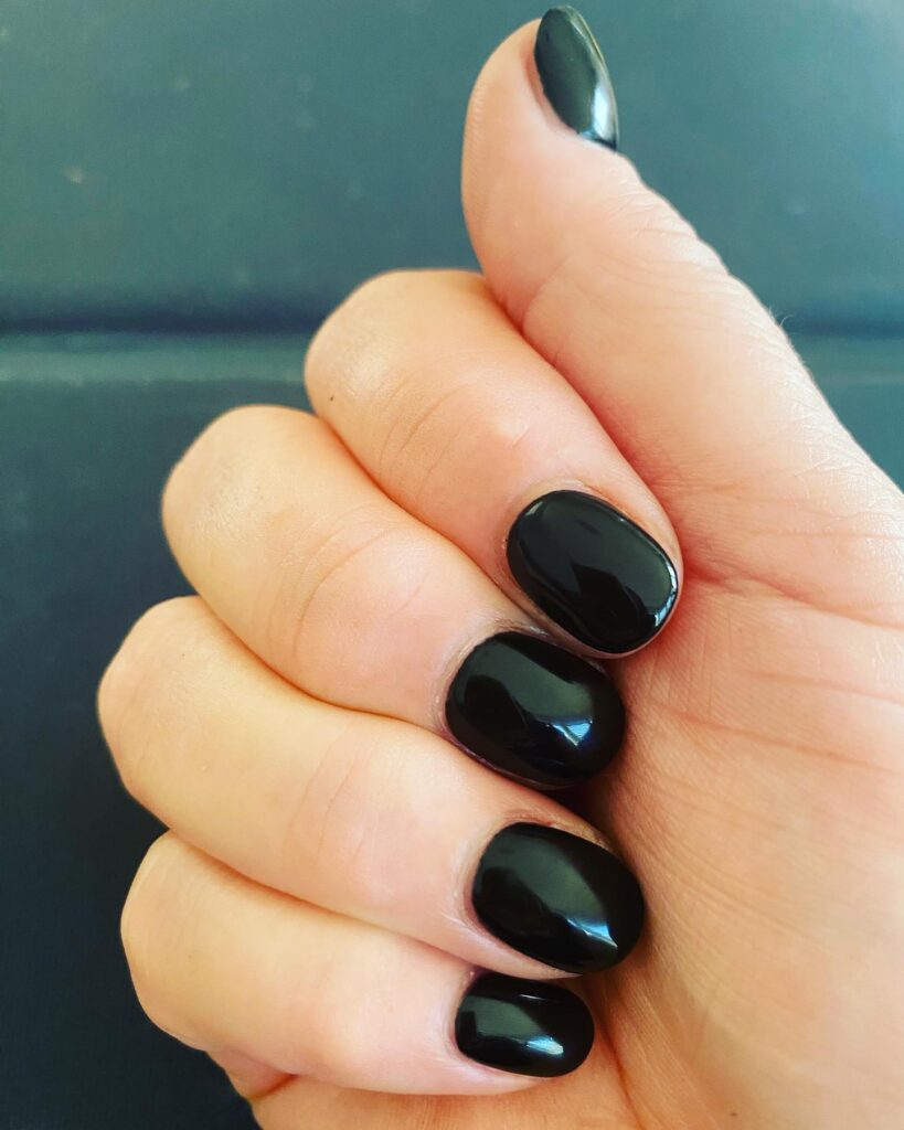 Jet Black Oval Nail Ideas with High-Gloss Finish for a Minimalist Edge
