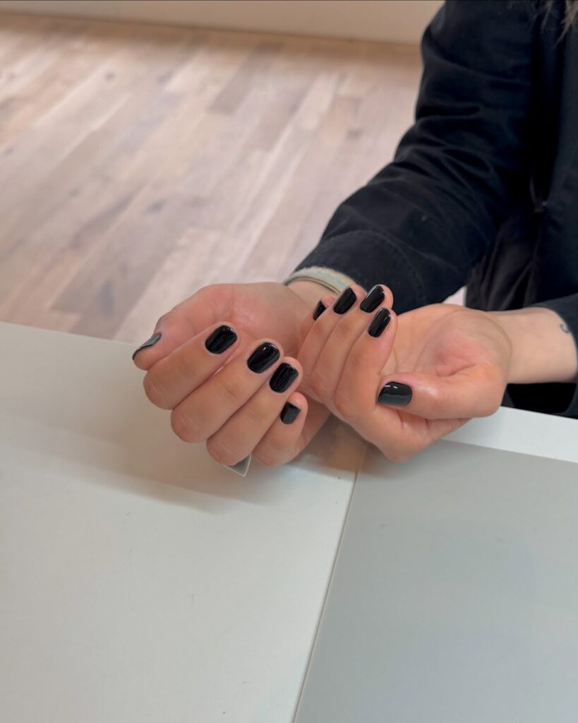 Simple and Sleek Short Black Square Nails for an Everyday Polished Look
