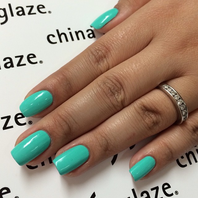 Vibrant Turquoise Square Nails for a Bold Summer Office Look – Simple Nail Ideas That Pop