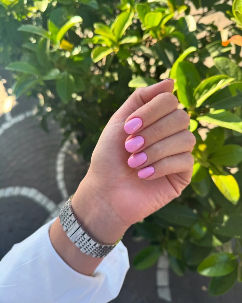 Bubblegum pink short rounded nails glossy nail ideas for spring and summer