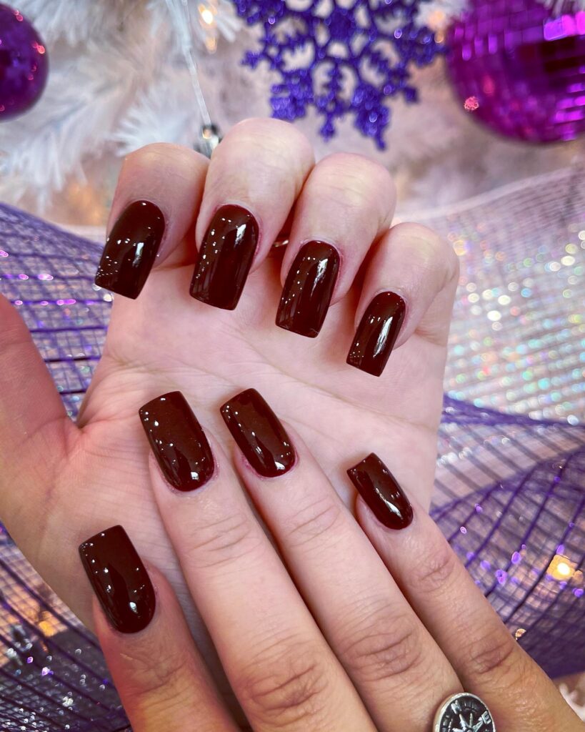 Burgundy Square Nails with a Holiday-Ready Gloss Finish