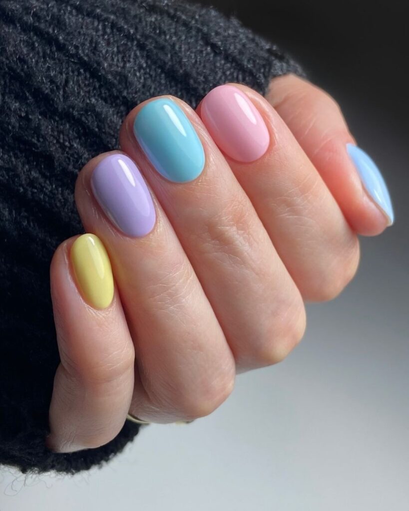 Pastel rainbow nails with short rounded shape for summer inspiration