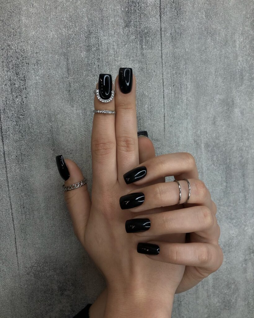 Short square black nails with glossy finish for a sleek everyday style