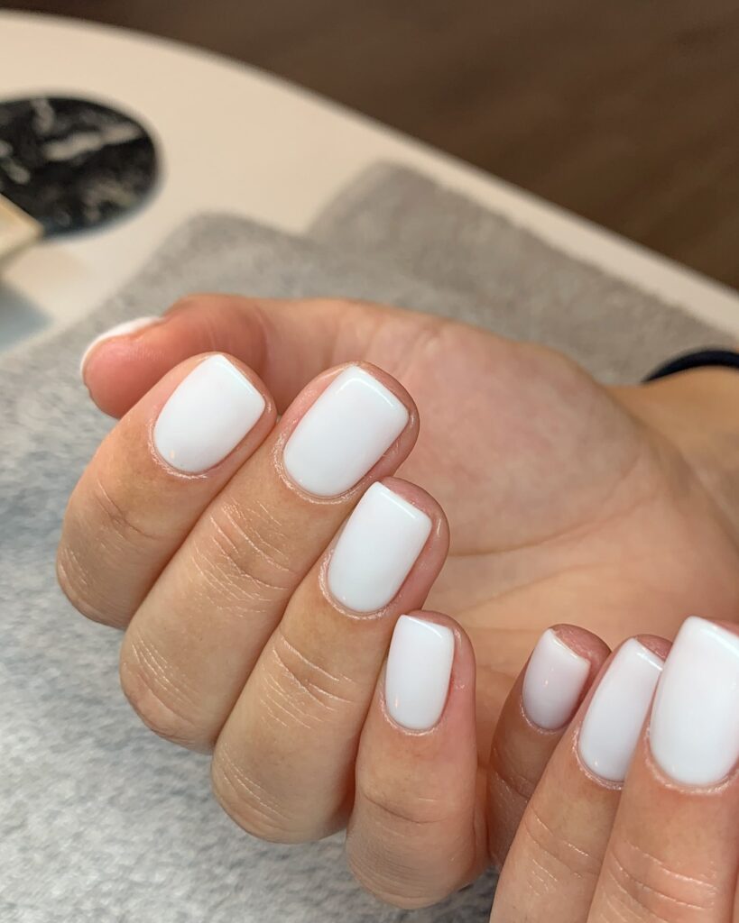 White square nails minimalist manicure clean and polished nail inspiration
